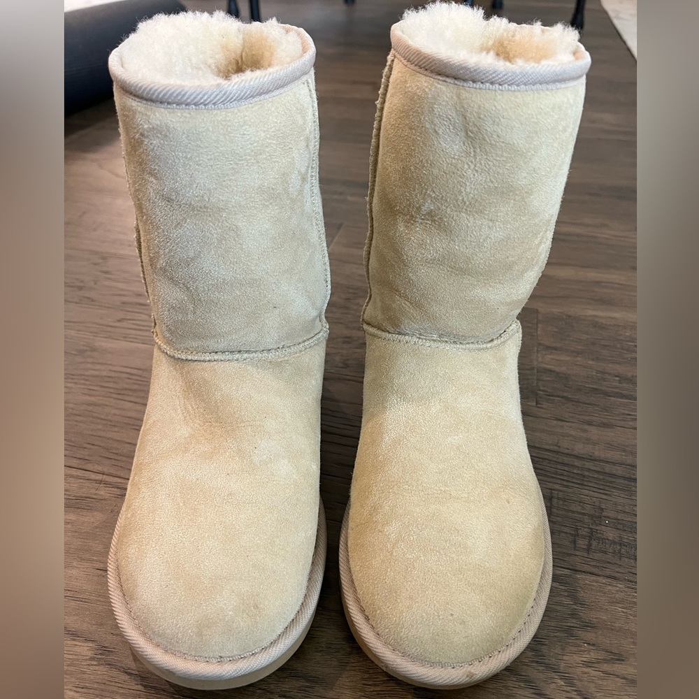 Short beige ugg boots. Size 6 but fits 7-8.